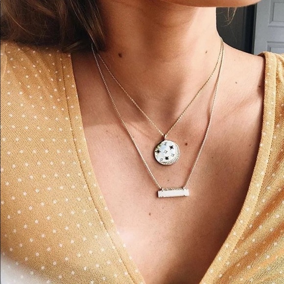 Kendra Scott Leanor Pendant Necklace in Silver - Picture 9 of 9